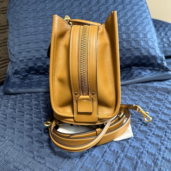 Coach Rogue 25 ❤️sale❤️with Tom Wesselmann lip motif - Picture 4 of 11